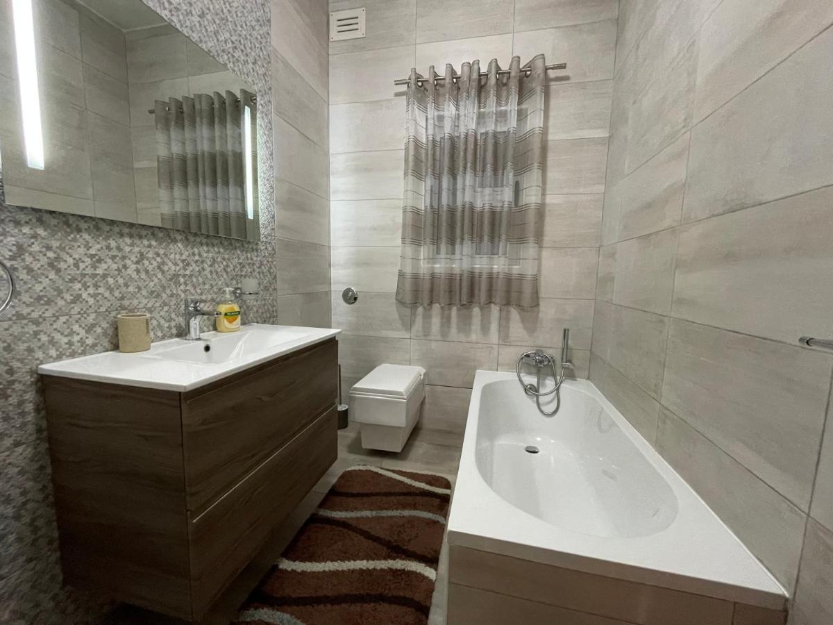Verdi Apartment - Spacious Modern Apartment, Close To Valletta Santa Vennera Екстериор снимка