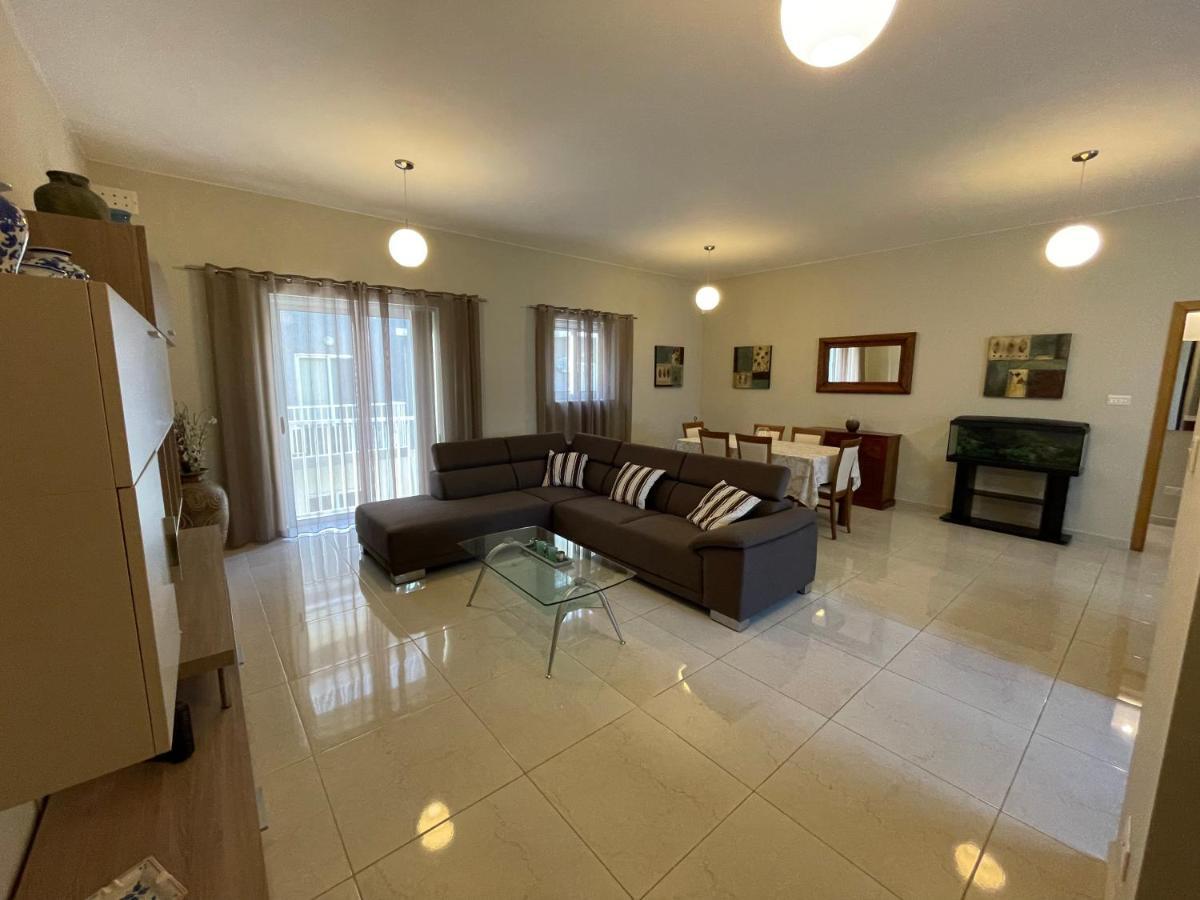 Verdi Apartment - Spacious Modern Apartment, Close To Valletta Santa Vennera Екстериор снимка